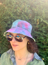 Load image into Gallery viewer, Globe Green - Popping Pink Lining - Patchwork Bucket Hat