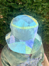 Load image into Gallery viewer, Globe Green - Popping Pink Lining - Patchwork Bucket Hat