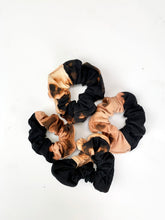 Load image into Gallery viewer, Black and Off White Scrunchy
