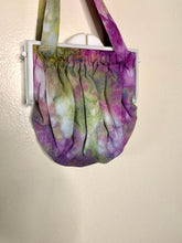 Load image into Gallery viewer, Green and Purple Ice Dyed 1960s Purse
